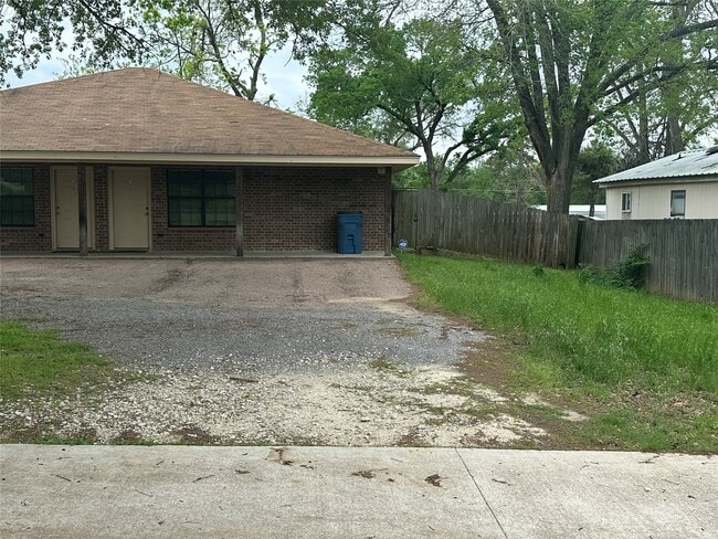 Building Photo - 224 Fairfield St