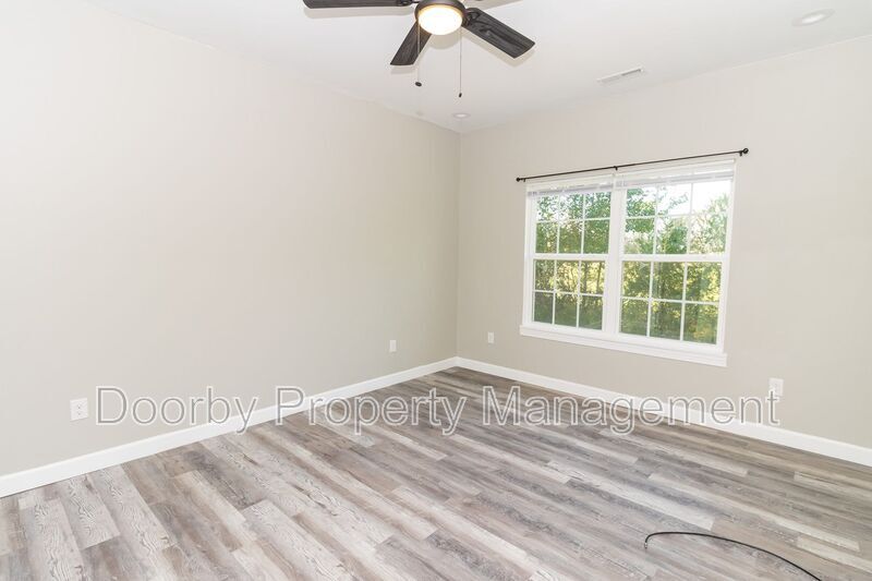 Building Photo - 18 Michigan Ln