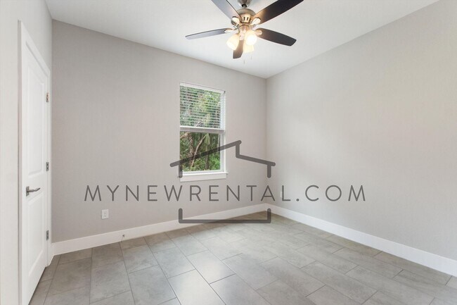 Building Photo - 3327 Trapper Ln