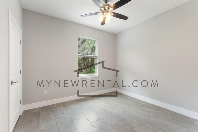 Building Photo - ONE MONTH FREE RENT! Modern, energy effici...