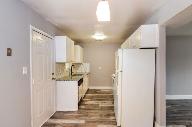Building Photo - 641 Powder Springs St