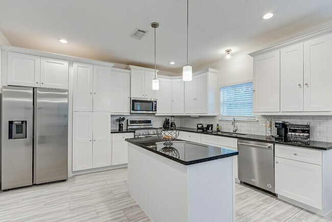 Building Photo - 14510 Sanour Dr