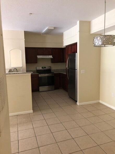 Building Photo - 2801 Chancellorsville Dr