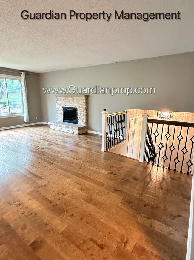 Building Photo - Eden Prairie Single Family Home, Fenced Yard, 2 Car Garage, Dishwasher W/D