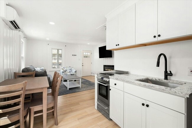 Building Photo - 11 43rd St