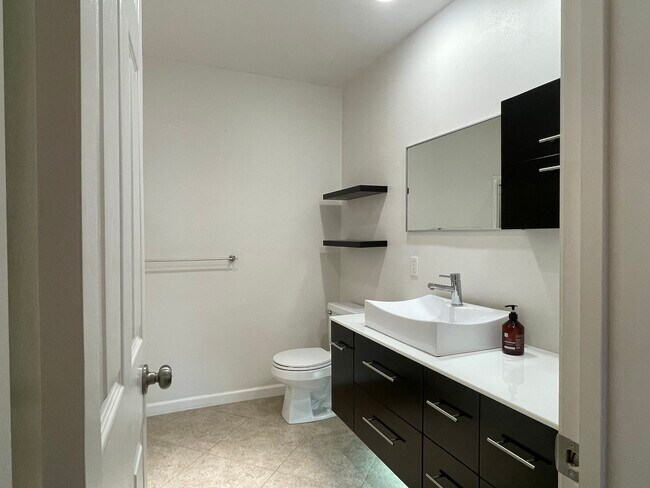 guest bethroom - 4708 Park Granada Park