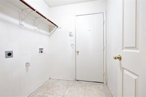 Building Photo - 5909 White Pine Dr