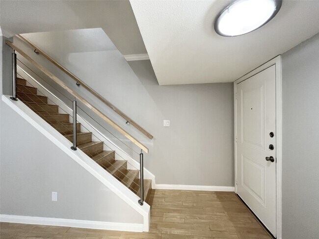 Building Photo - 1801 Stoney Brook Dr