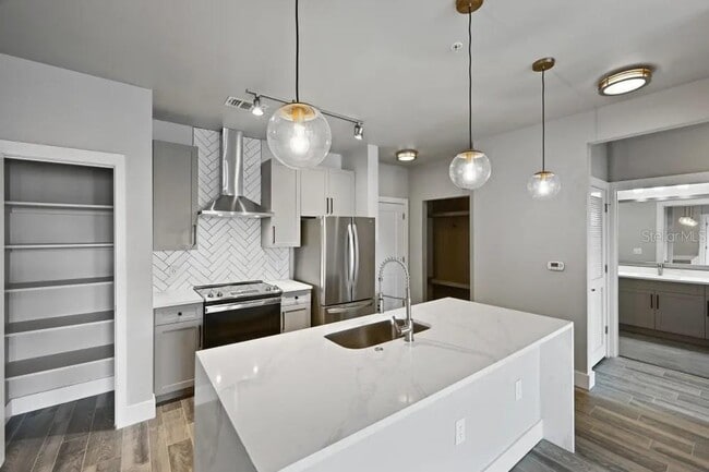 Building Photo - 776 N Orange Ave