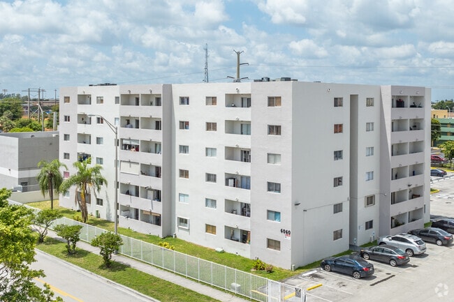Building Photo - Valencia Towers