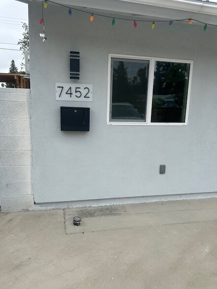 Primary Photo - 7452 Ponce Ave