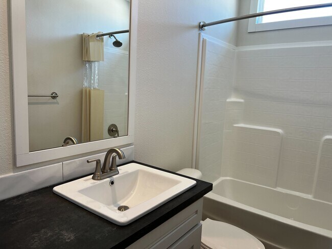 Building Photo - 100 Biloxi Ct