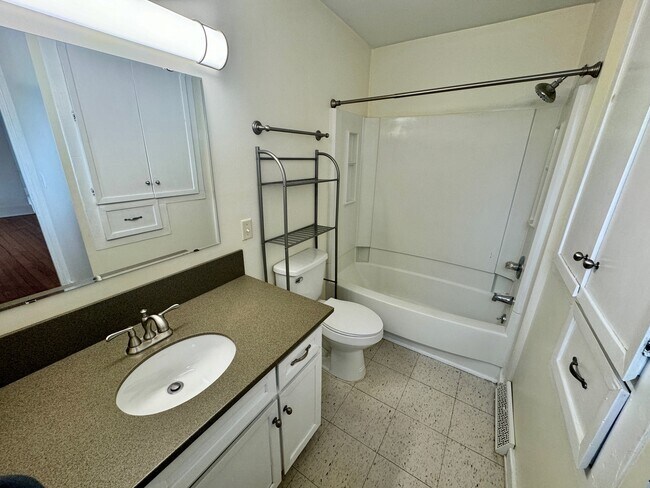 Building Photo - 12 Fairbanks St NE