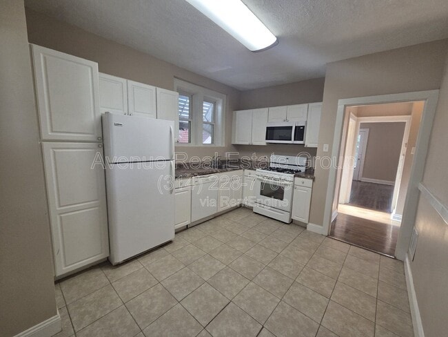 Building Photo - 4956 Holly Hills Ave