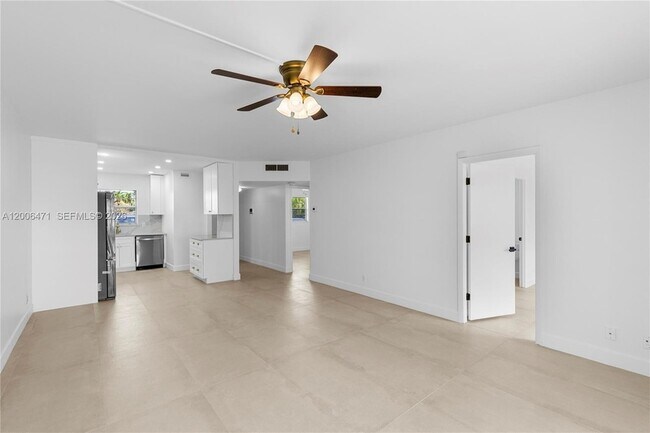 Building Photo - 1400 NE 57th Ct