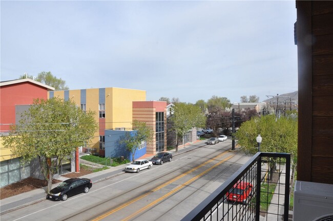 Building Photo - 1 bedroom 1 bath in SLC!