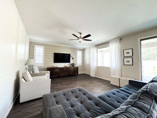 Building Photo - "Spacious 4-Bedroom, 2.5-Bathroom Home in Mesa del Sol!"