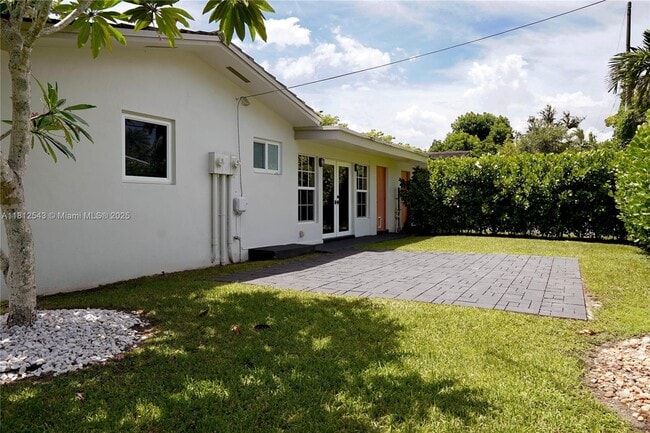 Building Photo - 10701 SW 77th Ct