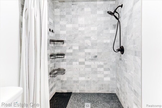 Building Photo - 1631 S Hill Blvd