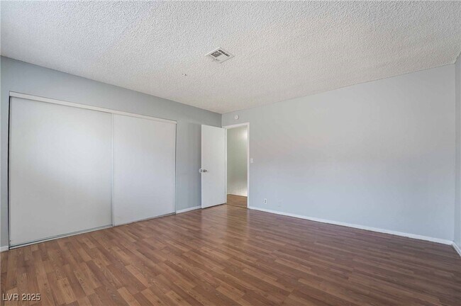 Building Photo - 5278 S Maryland Pkwy