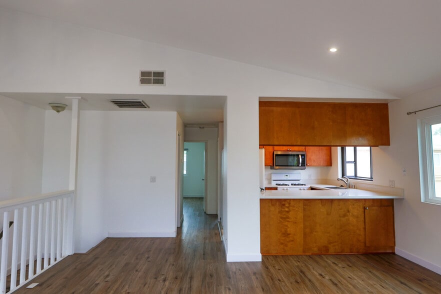 Building Photo - 4928 Narragansett Ave