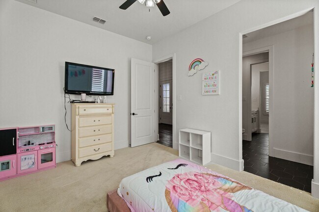 Building Photo - Luxury Home in Kelsey Park