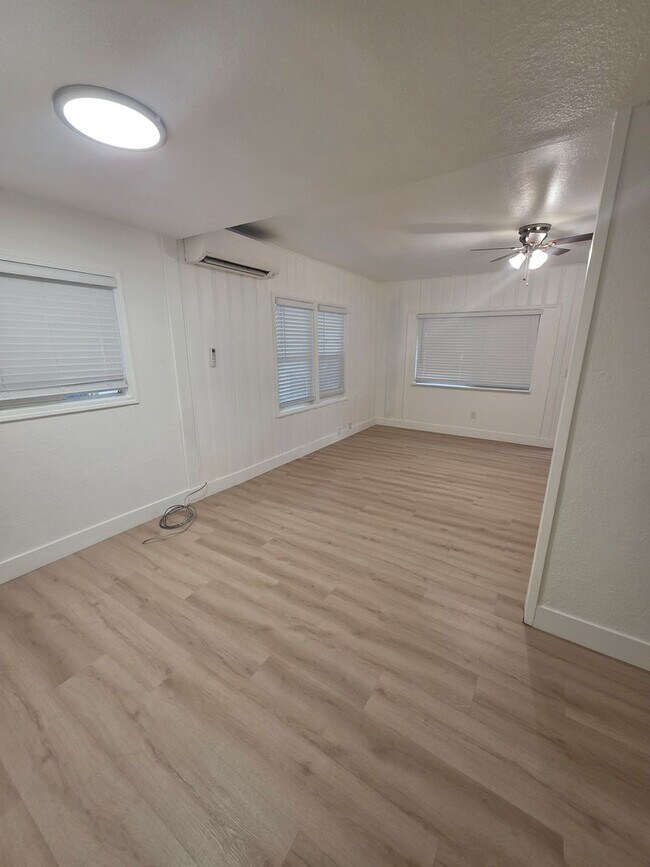 Building Photo - FULLY REMODELED 2 BED 1 BATH HOUSE IN SHASTA LAKE CITY