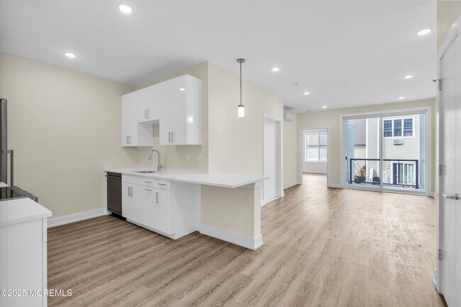 Building Photo - 521 Lake Ave