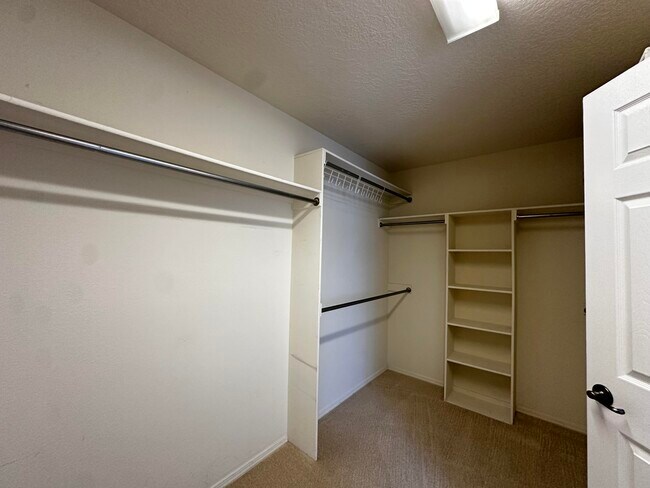 Building Photo - 5856 Ermemin Ave