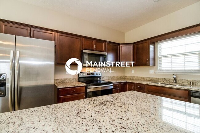 Building Photo - 4 Bedroom Pet-Friendly Home in Louisville, KY with Main Street Renewal