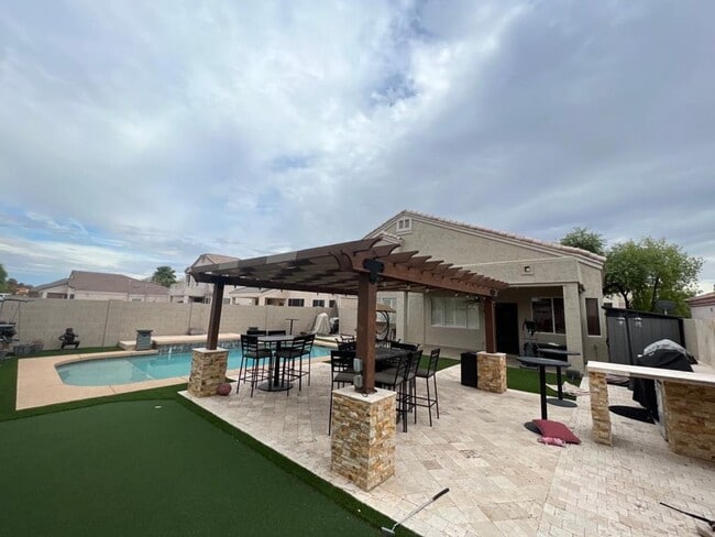Building Photo - BEAUTIFUL executive style home w/ entertainer's dream backyard!