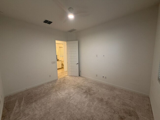 Building Photo - 20119 W Pinchot Dr