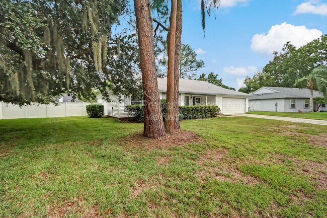 Building Photo - 10855 Mandarin Station Dr W