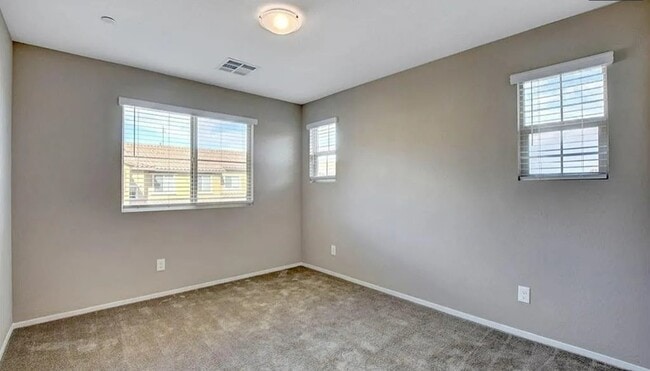 Building Photo - 37 Alamere Falls Dr