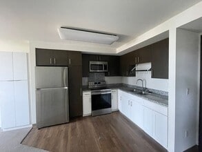 Building Photo - 988 Halekauwila St