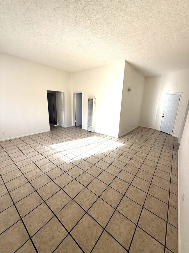Building Photo - 3 bedroom apartment with a patio ***$250 gift card***