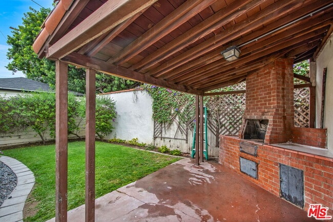 Building Photo - 4126 S Bronson Ave