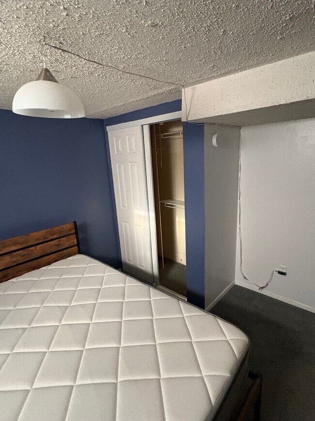 Building Photo - Price update Charming 2BR House (Basement ...