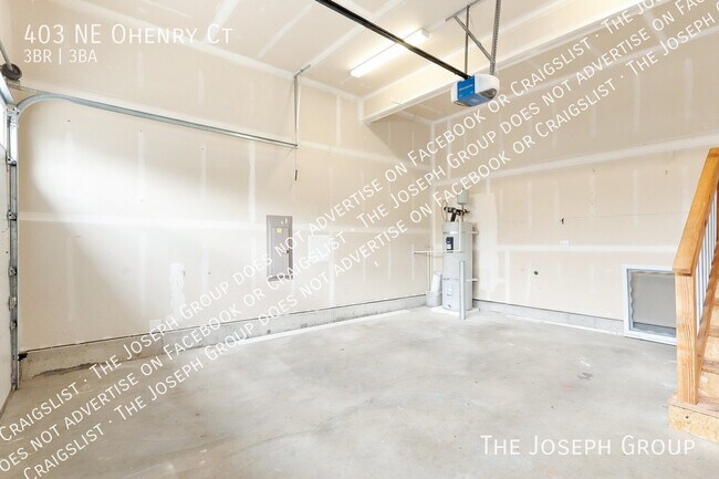Building Photo - 403 NE Ohenry Ct