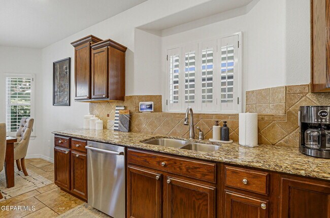 Building Photo - 7417 Gulf Creek Dr