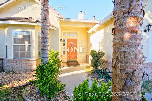 Building Photo - Charming 4 bedroom, 2 bath single story ho...