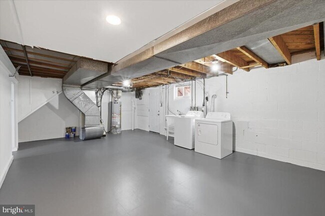 Building Photo - 5039 8th Rd S