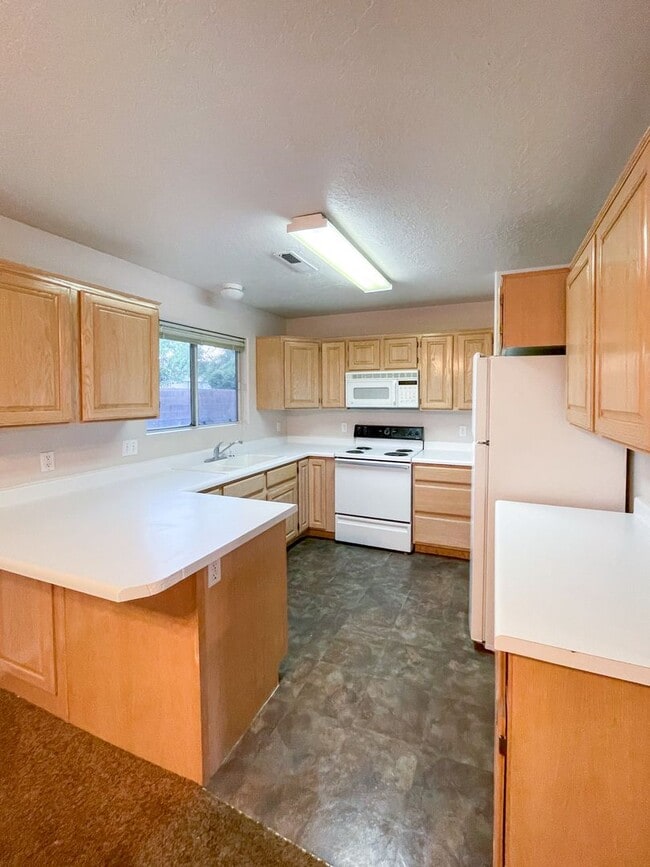 Building Photo - Charming 2 Bedroom Home in Prime Location ...