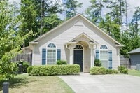 Building Photo - Super cute home in the Village at Midtown of Opelika