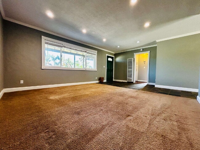 Building Photo - Spacious 2 bd, 2 ba with attached finished garage