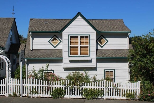 Building Photo - Experience Downtown Gig Harbor living in t...