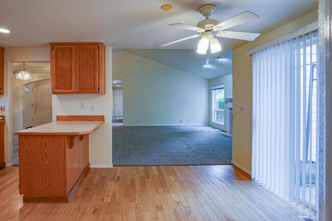 Building Photo - LARGE THREE BEDROOM HOME WITH RV /BOAT PAR...