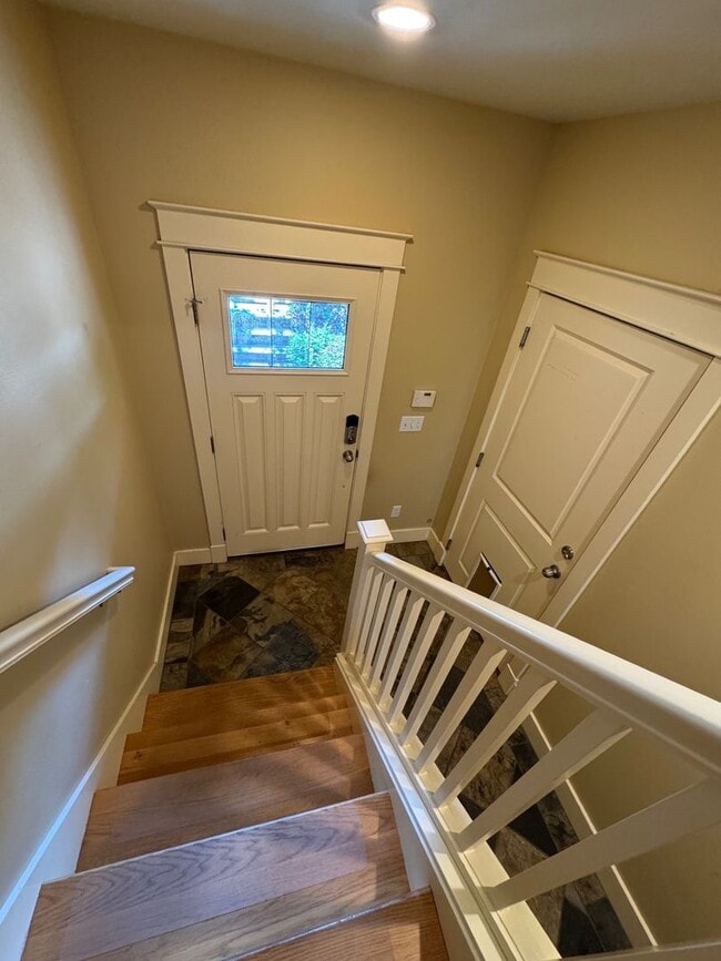 Building Photo - Cozy 3 bed 2.5 bath townhome on North Quee...