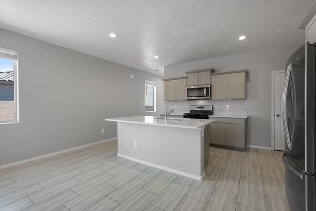Building Photo - 3205 Tazanita Lp SE