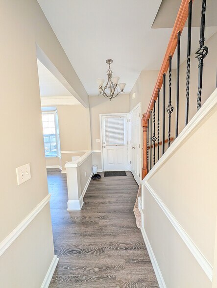 Building Photo - 1041 Annazanes Ct